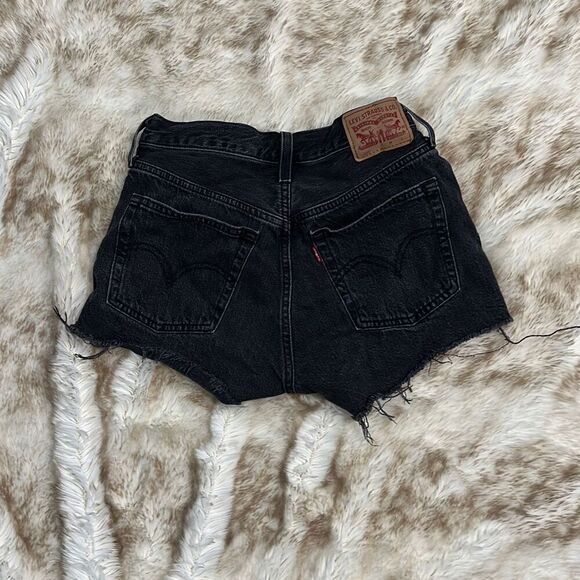 Levi’s mini black denim button front cut off shorts | Sz 25 - Picture 6 of 6